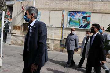 بازدید دکتر دانائی رئیس دانشگاه علوم پزشکی استان سمنان از بیمارستان 15 خرداد مهدیشهر99.05.15 